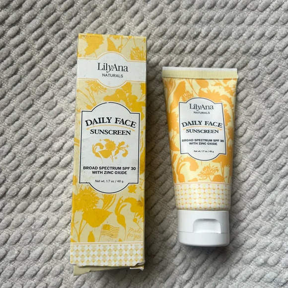 ๐คNew LilyAna Daily Sunscreen SPF 30๐ค - Picture 4 of 7